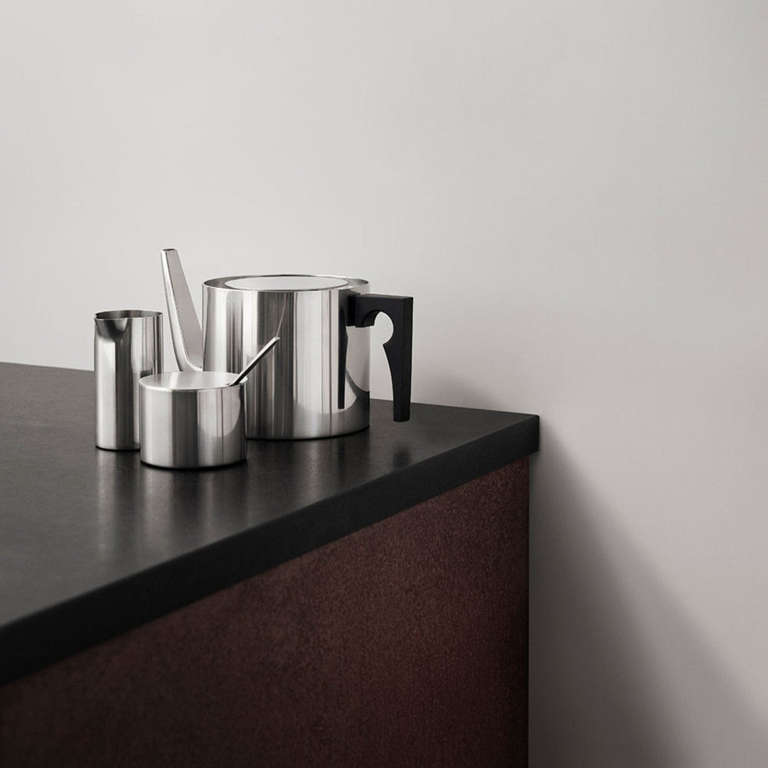 stelton | arne jacobsen cylinda line | teapot