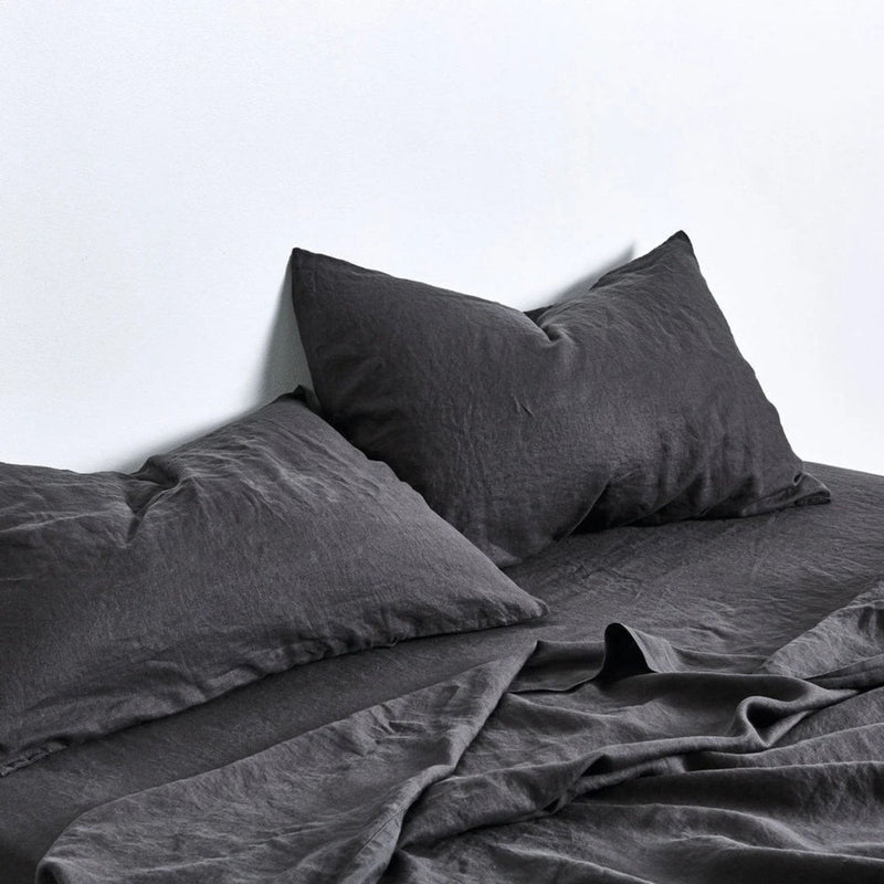 in bed | linen flat sheet | queen | kohl  - LC