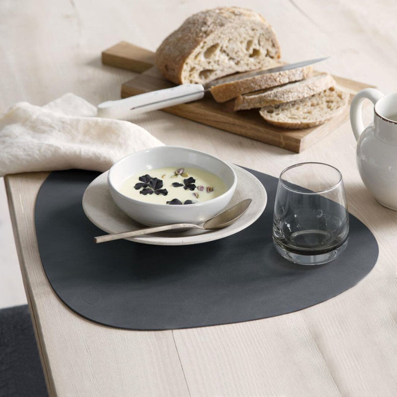 lind dna | table mat | curve large | nupo anthracite