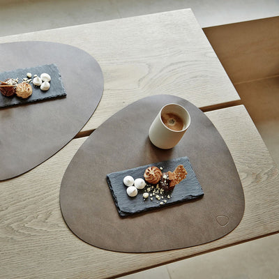 lind dna | table mat | curve large | nupo brown