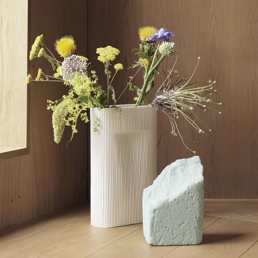 muuto | ridge vase | off white 48.5cm - DC