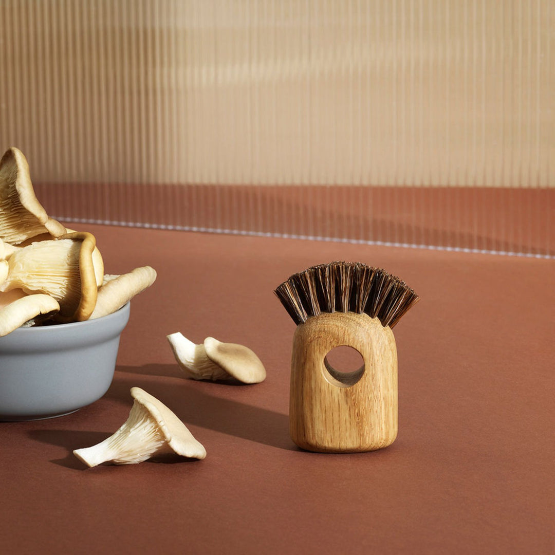 normann copenhagen | nift oak brush | small - DC