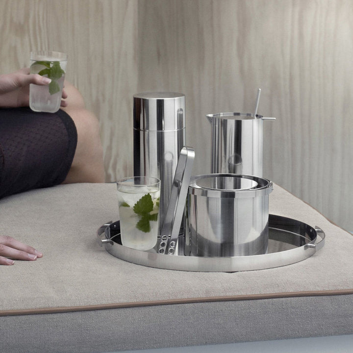 stelton | arne jacobsen cylinda line | cocktail shaker