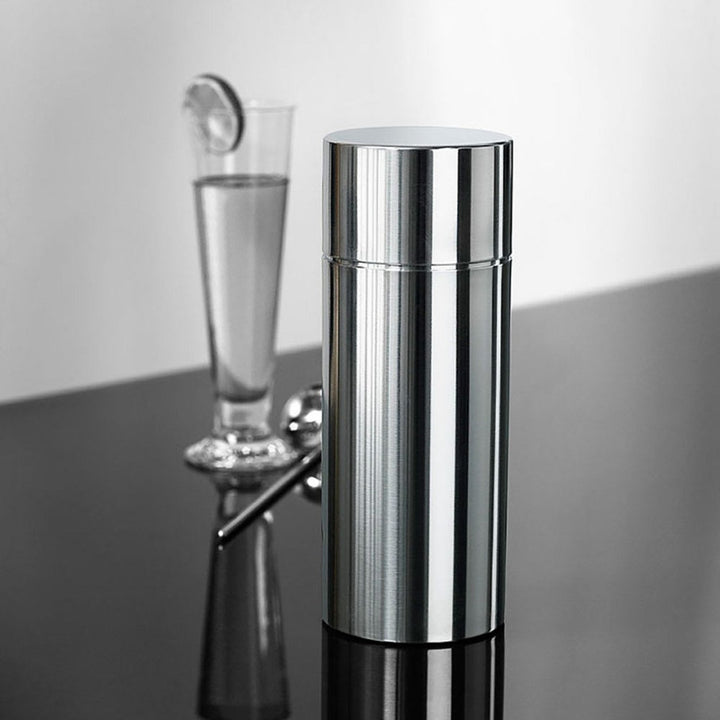 stelton | arne jacobsen cylinda line | cocktail shaker